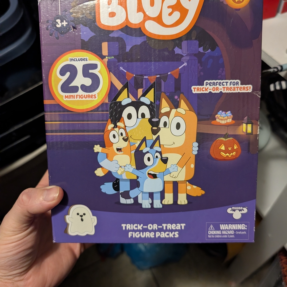 Trick-or-Treat Figure Pack - 25 Mini Bluey Figures